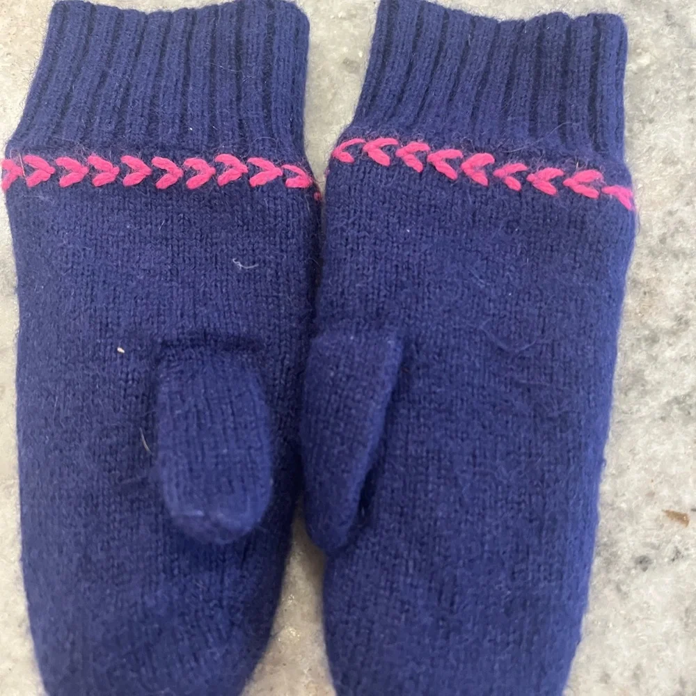 Vineyard Vines Pink and Navy Whale Hat and Mittens - Picture 6 of 7